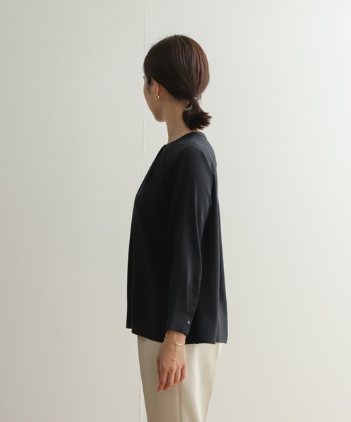 URBAN RESEARCH DOORS(アーバンリサーチドアーズ)の「フロントアシメタックブラウス(シャツ/ブラウス・レディース・ライトグレー/ネイビー・MEDIUM)」の22枚目の写真