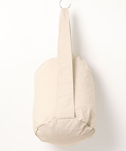 nemne store（ネンネストア）の「【nemne】ナイロンアシメワンショルダーリュック（ショルダーバッグ・レディース・アイボリー/ブラック・フリー）」の9枚目の写真