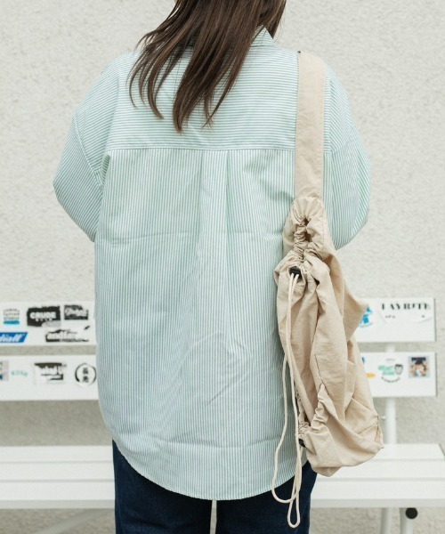 nemne store（ネンネストア）の「【nemne】ナイロンアシメワンショルダーリュック（ショルダーバッグ・レディース・アイボリー/ブラック・フリー）」の8枚目の写真