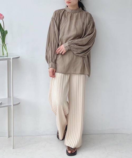 AS KNOW AS plus(アズノゥアズプラス)の「○シアーボリューム ギャザーチュニック(チュニック・レディース・アッシュブラウン/オフホワイト/ライトイエロー/ライトブルー・FREE)」の22枚目の写真