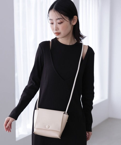LAKOLE（ラコレ）の「フラップミニショルダーバッグ / 189538（ショルダーバッグ・レディース・ブルー/オフホワイト/ブラック/ベージュ・FREE）」の2枚目の写真