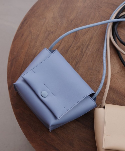 LAKOLE（ラコレ）の「フラップミニショルダーバッグ / 189538（ショルダーバッグ・レディース・ブルー/オフホワイト/ブラック/ベージュ・FREE）」の4枚目の写真