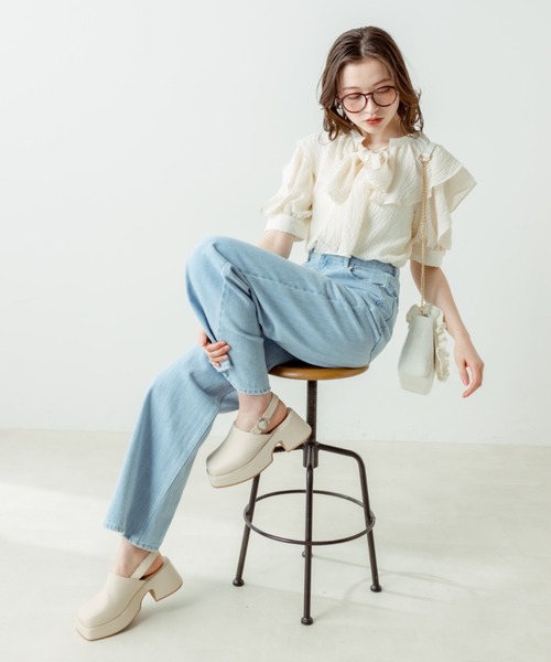 OLIVE des OLIVE(オリーブデオリーブ)の「脚長ワイドデニムパンツ(デニムパンツ・レディース・ブルー/サックスブルー・FREE)」の3枚目の写真