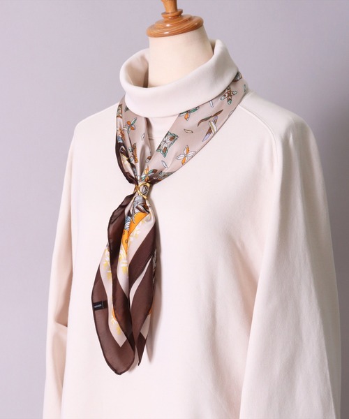 BAYBLO（ベイブロ）の「(BL)【ユニセックス】【リング付き】アソート柄 プリント スカーフ（バンダナ/スカーフ・メンズ・グリーン系その他2/グリーン系その他/ブルー系その他/ホワイト系その他/ブラウン系その他/オレンジ系その他/ベージュ系その他/グリーン系1/ブラック系1/ネイビー系1/イエロー系1・ONE SIZE）」の4枚目の写真