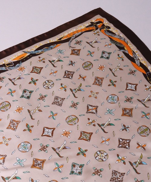 BAYBLO（ベイブロ）の「(BL)【ユニセックス】【リング付き】アソート柄 プリント スカーフ（バンダナ/スカーフ・メンズ・グリーン系その他2/グリーン系その他/ブルー系その他/ホワイト系その他/ブラウン系その他/オレンジ系その他/ベージュ系その他/グリーン系1/ブラック系1/ネイビー系1/イエロー系1・ONE SIZE）」の14枚目の写真