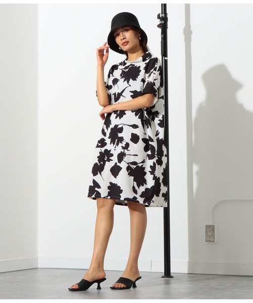 Settimissimo(セッティミッシモ)の「フラワーモチーフプリントチュニックワンピース(ワンピース・レディース・ラベンダー/ブラック・FREE)」の10枚目の写真