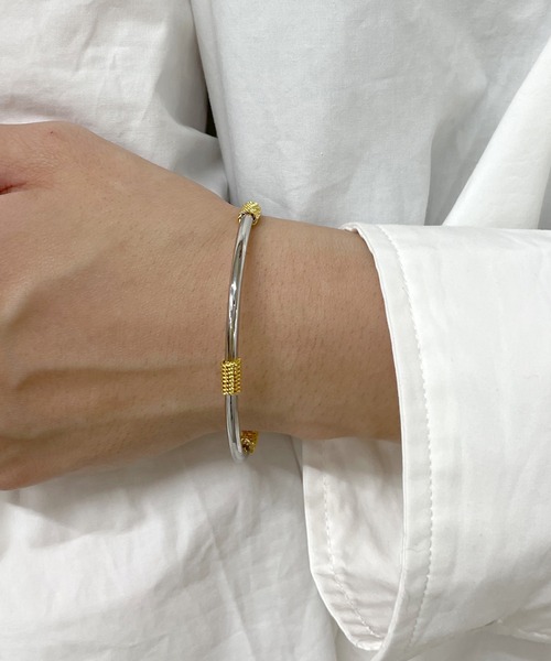 SHENERY（シーナリー）の「【WEB限定】メタルゴールドポイントバングル（バングル/リストバンド・レディース・シルバー・FREE）」の5枚目の写真