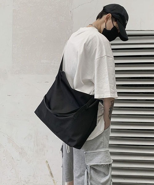 SVEC（シュベック）の「シンプル ビックショルダーバッグ（ショルダーバッグ・レディース・ブラック/カーキ・FREE）」の6枚目の写真