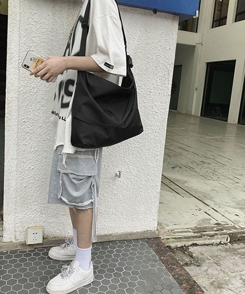 SVEC（シュベック）の「シンプル ビックショルダーバッグ（ショルダーバッグ・レディース・ブラック/カーキ・FREE）」の15枚目の写真