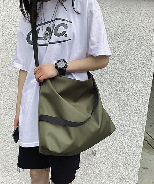 SVEC（シュベック）の「シンプル ビックショルダーバッグ（ショルダーバッグ・レディース・ブラック/カーキ・FREE）」の11枚目の写真