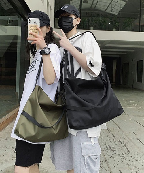 SVEC（シュベック）の「シンプル ビックショルダーバッグ（ショルダーバッグ・レディース・ブラック/カーキ・FREE）」の14枚目の写真