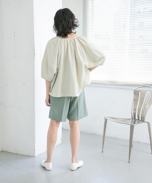 KBF（ケイビーエフ）の「前後2WAYボリュームブラウス（シャツ/ブラウス・レディース・オフホワイト/ミント/ブルー/ダークブラウン・ONE）」の18枚目の写真