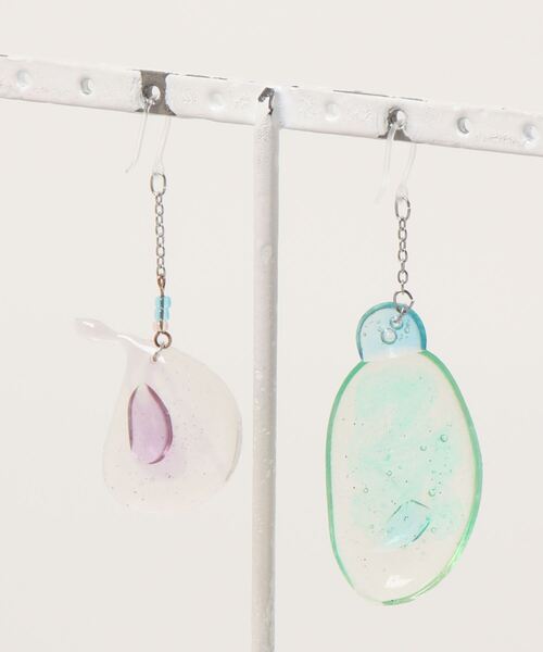 tone(トーン)の「【rusieberry】湖畔の煌めき 揺れるピアス(MA)(ピアス(両耳用)・レディース・グリーン系その他・FREE)」の5枚目の写真