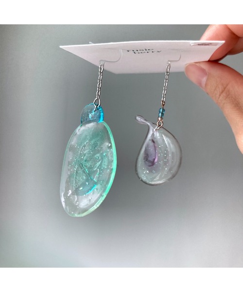tone(トーン)の「【rusieberry】湖畔の煌めき 揺れるピアス(MA)(ピアス(両耳用)・レディース・グリーン系その他・FREE)」の4枚目の写真