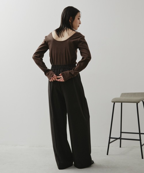 Aunt Marie's(アントマリーズ)の「カップ付バックオープンロングスリーブトップス/カットソー(Tシャツ/カットソー・レディース・ホワイト/ブラック/チャコールグレー/グレー/ネイビー/ブラウン・FREE)」の21枚目の写真