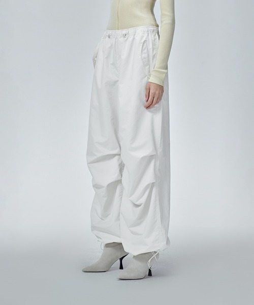 JNBY(ジェーエヌビーワイ)の「Drawstring Wide-leg Trousers(その他パンツ・レディース・ホワイト/ブラック/ベージュ・38/36/40)」の2枚目の写真