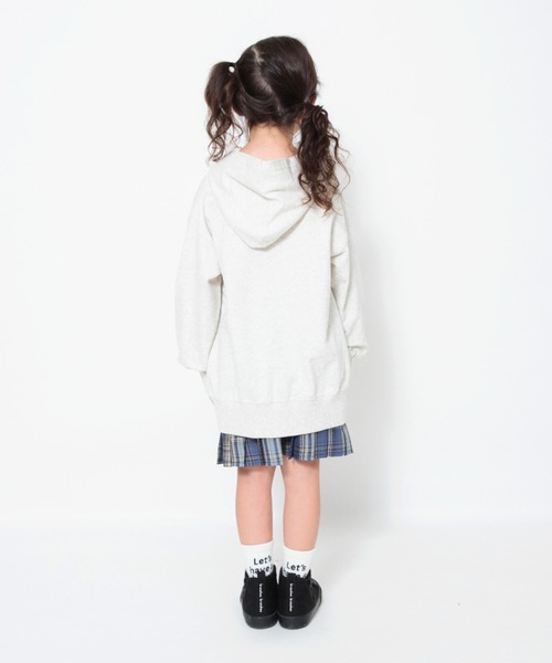 BRANSHES（ブランシェス）の「フード付きミニ丈ワンピース（ワンピース・キッズ・チャコールグレー/キナリ・90/130/150/100/120/140/110）」の4枚目の写真