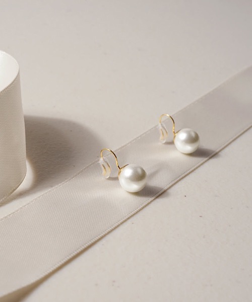 itam(アイタム)の「【itam】アイタム/ ステンレス 1粒パール ノンホールピアス M (パールサイズ 0.8CM)/ 金属アレルギー対応/結婚式(イヤリング・レディース・ゴールド・FREE)」の1枚目の写真