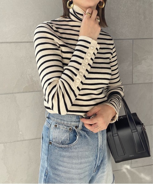 y/m by misato（イムバイミサト）の「袖ボタンハイネックニットトップス（ニット/セーター・レディース・ブルー/ブラック/マルチ/アイボリー・FREE）」の6枚目の写真