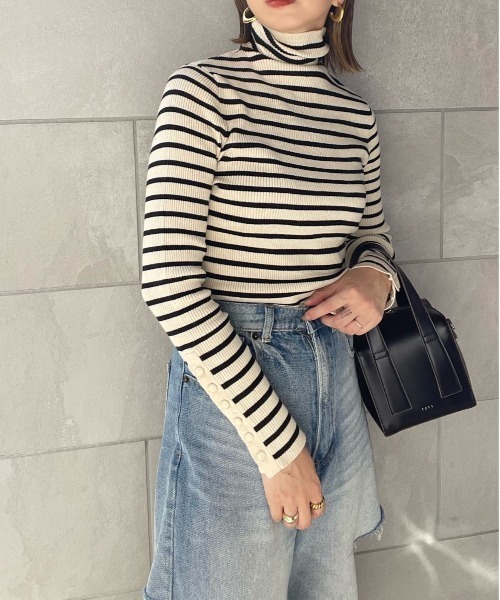 y/m by misato（イムバイミサト）の「袖ボタンハイネックニットトップス（ニット/セーター・レディース・ブルー/ブラック/マルチ/アイボリー・FREE）」の7枚目の写真