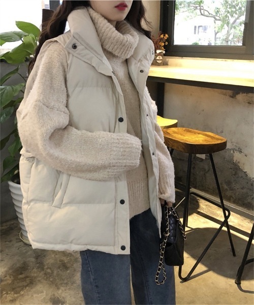 Ritzy（リッツィー）の「オーバーサイズ スタンドカラー エコダウンベスト（ダウンベスト・レディース・ブラック/ホワイト・M/L）」の2枚目の写真