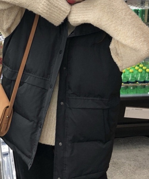 Ritzy（リッツィー）の「オーバーサイズ スタンドカラー エコダウンベスト（ダウンベスト・レディース・ブラック/ホワイト・M/L）」の4枚目の写真