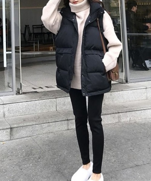 Ritzy（リッツィー）の「オーバーサイズ スタンドカラー エコダウンベスト（ダウンベスト・レディース・ブラック/ホワイト・M/L）」の8枚目の写真