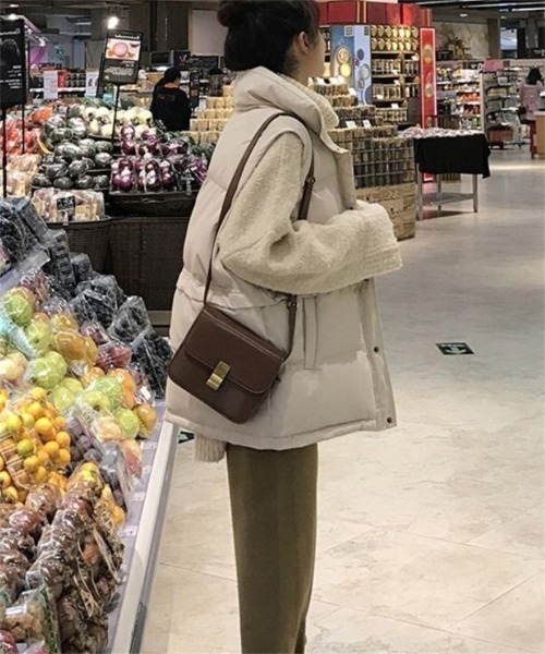 Ritzy（リッツィー）の「オーバーサイズ スタンドカラー エコダウンベスト（ダウンベスト・レディース・ブラック/ホワイト・M/L）」の10枚目の写真