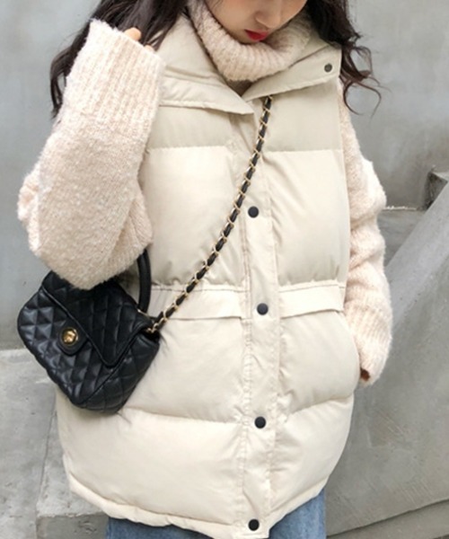 Ritzy（リッツィー）の「オーバーサイズ スタンドカラー エコダウンベスト（ダウンベスト・レディース・ブラック/ホワイト・M/L）」の12枚目の写真