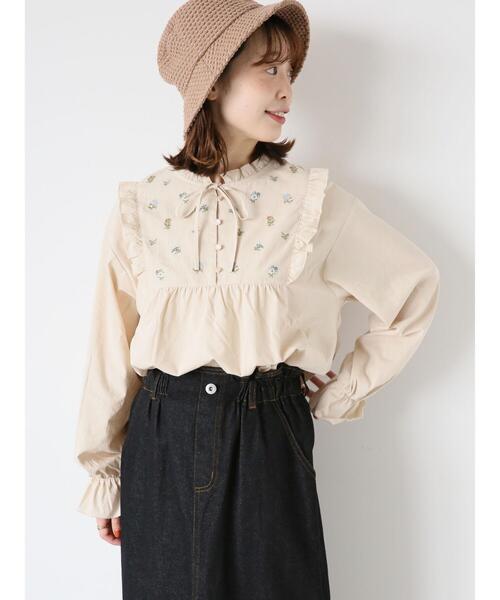 ehka sopo（エヘカソポ）の「【Maison SAJOU】刺繍ブラウス（シャツ/ブラウス・レディース・ラベンダー/ライトベージュ/オフホワイト・F）」の5枚目の写真