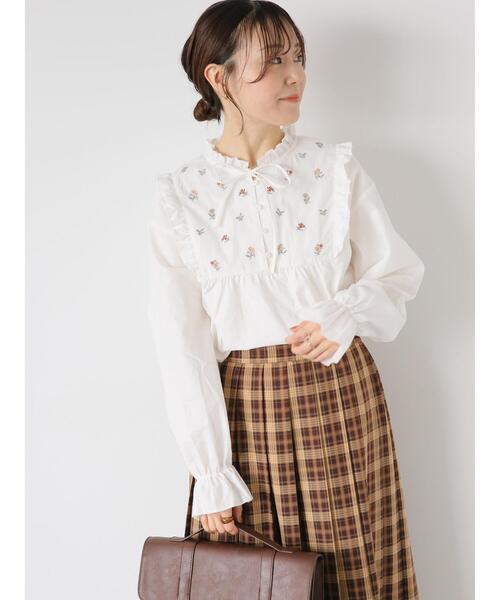 ehka sopo（エヘカソポ）の「【Maison SAJOU】刺繍ブラウス（シャツ/ブラウス・レディース・ラベンダー/ライトベージュ/オフホワイト・F）」の12枚目の写真