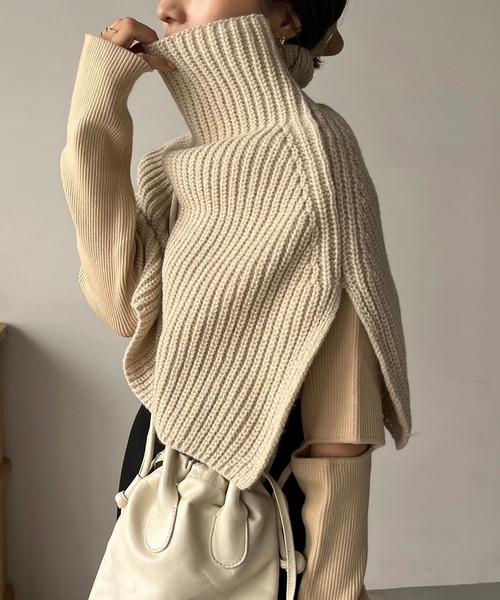 CAPRICIEUX LE'MAGE（カプリシューレマージュ）の「ニットケープ（マフラー・レディース・ベージュ/レッド/ブラック・FREE）」の3枚目の写真