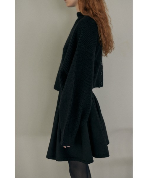 M_（エムアンダーバー）の「【M_】BACKBUTTON SHORT ニット（ニット/セーター・レディース・オフホワイト/ブラック/オレンジ・FREE）」の6枚目の写真