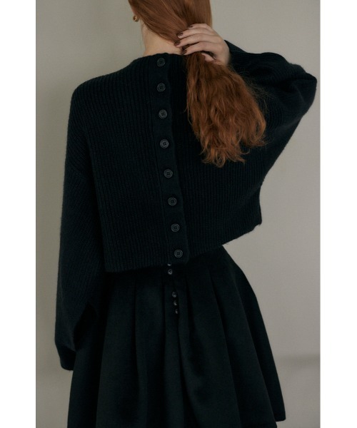 M_（エムアンダーバー）の「【M_】BACKBUTTON SHORT ニット（ニット/セーター・レディース・オフホワイト/ブラック/オレンジ・FREE）」の7枚目の写真