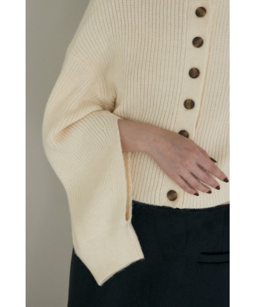 M_（エムアンダーバー）の「【M_】BACKBUTTON SHORT ニット（ニット/セーター・レディース・オフホワイト/ブラック/オレンジ・FREE）」の18枚目の写真