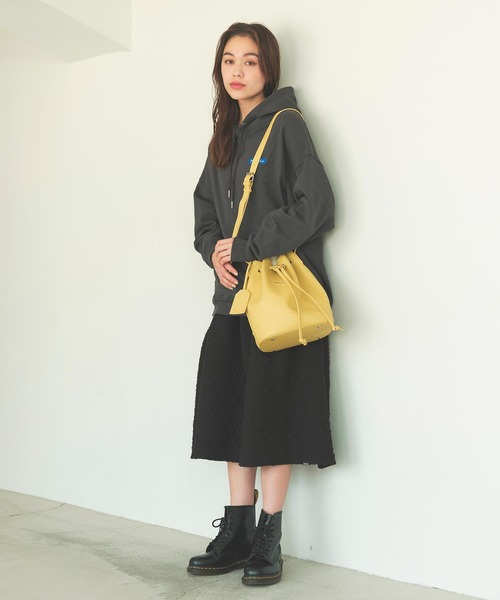 MILKFED.(ミルクフェド)の「DRAWSTRING SHOULDER BAG(ショルダーバッグ・レディース・ブラック/イエロー/ブラウン・ONE SIZE)」の14枚目の写真