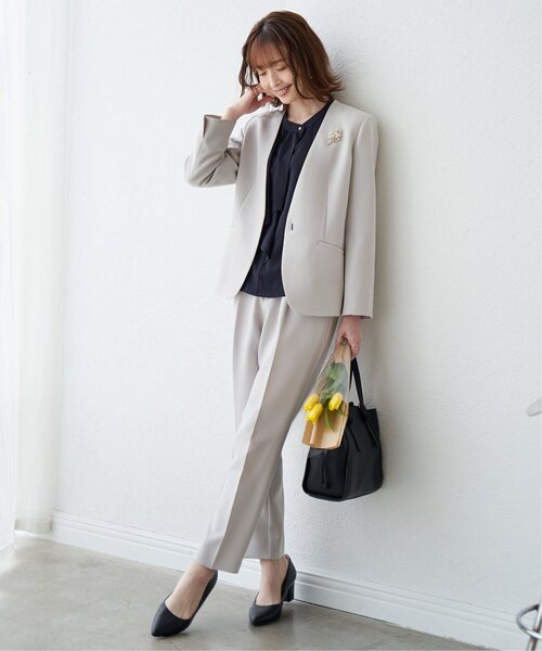 IKKA LOUNGE(イッカラウンジ)の「【洗濯機で洗える/フォーマル対応】ウォッシャブルテーパードパンツ【セットアップ対応】(その他パンツ・レディース・スモークグレー/ブラック/ネイビー・S/XL/L/M)」の4枚目の写真