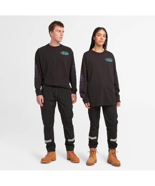 Timberland(ティンバーランド)の「オールジェンダー 長袖 グラフィック Tシャツ(Tシャツ/カットソー・メンズ・ブラック/オフホワイト・LARGE/SMALL/MEDIUM/X-LARGE)」の2枚目の写真