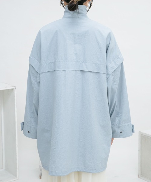 KBF(ケイビーエフ)の「ステンカラーBIGポンチョ(ポンチョ・レディース・ライトブルー/ベージュ/ネイビー・ONE)」の4枚目の写真