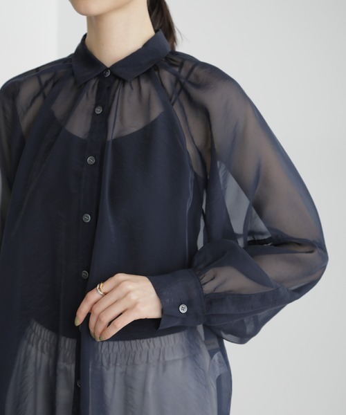 NANO universe（ナノユニバース）の「シャンブレーシアーシャツ（シャツ/ブラウス・レディース・ネイビー/オフホワイト/ピンク・FREE）」の4枚目の写真