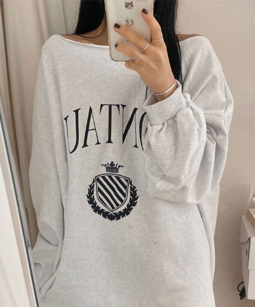 VIVID LADY(ビビッドレディー)の「オーバーフィットロゴ入り長袖トップス(Tシャツ/カットソー・レディース・ホワイト系その他/ネイビー/イエロー・FREE)」の1枚目の写真