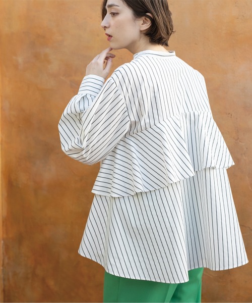 OPAQUE.CLIP（オペークドットクリップ）の「◆バックフリルスキッパーシャツブラウス／ストライプ柄アソート【洗濯機洗い可／UVケア】（シャツ/ブラウス・レディース・ホワイト/ベージュ系その他5/ライトブルー/ホワイト系3・42/40/38/36）」の2枚目の写真
