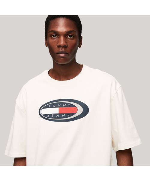 tommy jeans(トミー ジーンズ)の「オーバーサイズアーカイブボードスポーツTシャツ(Tシャツ/カットソー・メンズ・ホワイト/ライトブルー・MEDIUM/SMALL/X-LARGE/LARGE/X-SMALL)」の7枚目の写真