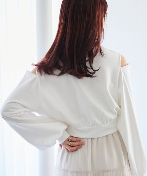 MAJESTIC LEGON（マジェスティックレゴン）の「ビジューロゴ肩あきスウェット（スウェット・レディース・オフホワイト/オートミール/チャコールグレー・MEDIUM）」の10枚目の写真