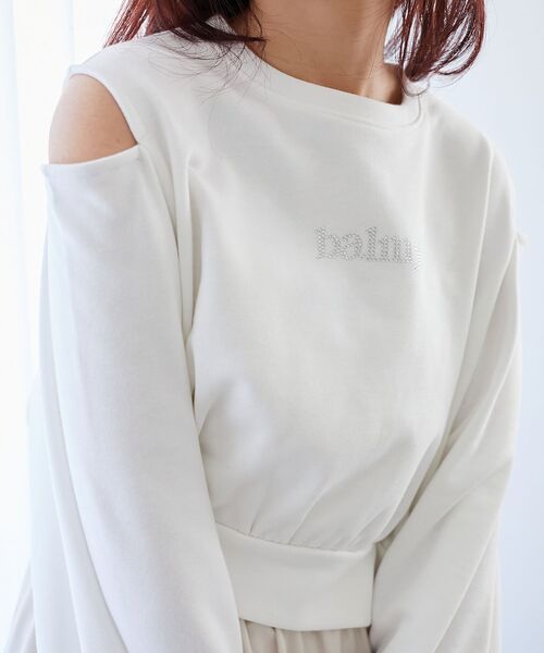 MAJESTIC LEGON（マジェスティックレゴン）の「ビジューロゴ肩あきスウェット（スウェット・レディース・オフホワイト/オートミール/チャコールグレー・MEDIUM）」の11枚目の写真