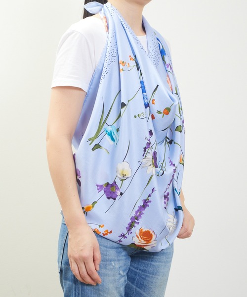 SHIZUTA(シズタ)の「SZT: シルク100% SILK100% 110cm×110cm フラワープリント 超大判スカーフ(バンダナ/スカーフ・レディース・ネイビー/ライトブルー/ライトベージュ・FREE)」の8枚目の写真