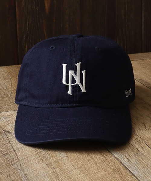 UNIVERSAL OVERALL（ユニバーサルオーバーオール）の「【UNIVERSAL OVERALL/ユニバーサルオーバーオール】UNロゴ刺繍 6パネル コットンツイルキャップ（キャップ・メンズ・ブラック/ベージュ/ネイビー・FREE）」の3枚目の写真