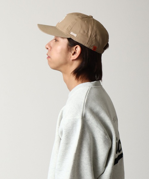 UNIVERSAL OVERALL（ユニバーサルオーバーオール）の「【UNIVERSAL OVERALL/ユニバーサルオーバーオール】UNロゴ刺繍 6パネル コットンツイルキャップ（キャップ・メンズ・ブラック/ベージュ/ネイビー・FREE）」の17枚目の写真