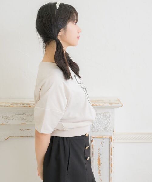 ems excite(エムズエキサイト)の「ランタンスリーブ刺繍トレーナー(Tシャツ/カットソー・レディース・ブルー/ナチュラル/イエロー・FREE)」の6枚目の写真