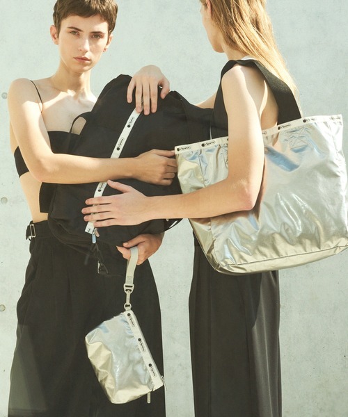 レスポートサック・アダムエロペ　コラボ　コスメティッククラッチ　シルバー COSMETIC CLUTCHアダムシルバー（ポーチ）｜LeSportsac